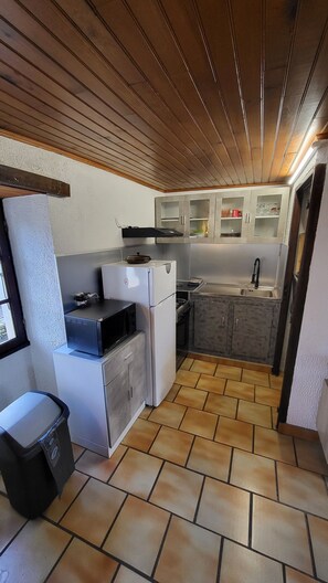 Fridge, microwave, oven, stovetop - Heart of Causse, Full Countryside Retreat (Blars)