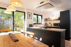 Kjøleskap, mikrobølgeovn, ovn og oppvaskmaskin