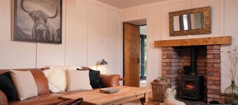 Cosy and stylish, dog and family friendly cottage just south of Aviemore