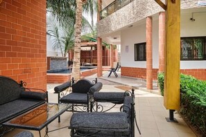 Terrace/patio - Stylish studio with private terrace & pool - close to the beach & comfortable (M'bour)