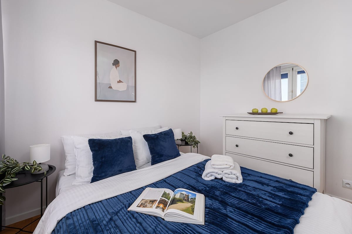 舒适公寓 | 熨斗/熨衣板、婴儿床、免费 WiFi、床单