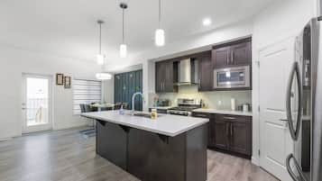 House, 3 Bedrooms, Patio | Interior