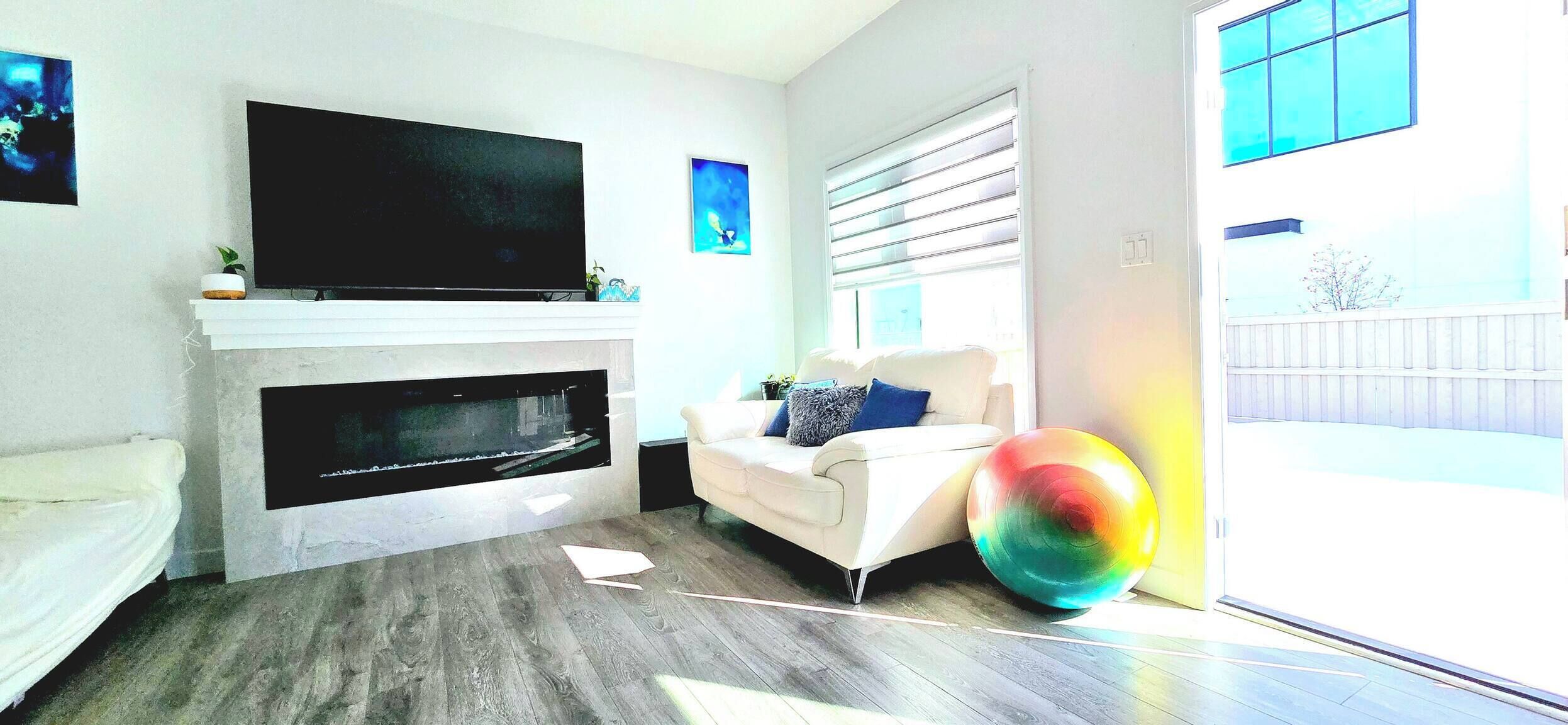 House, 3 Bedrooms, Patio | Living room | Books