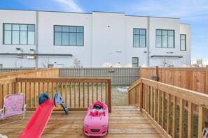 Casa, 3 habitaciones, patio | Zona infantil