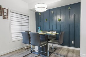 Casa, 3 habitaciones, patio | Comedor