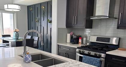 Modern 3BR Home Edmonton Near by Airport