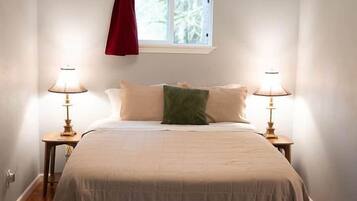 1 bedroom, WiFi (free), bed sheets