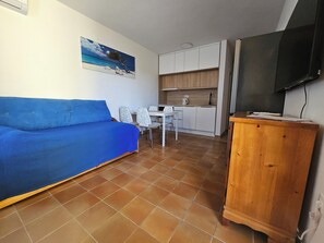 Living area - Vacation apartment with garden and barbecue facilities - Apartment 2 (Valbandon)