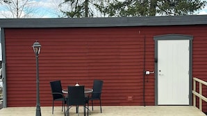 Hus, flere soverom, hageutsikt | Utendørsservering