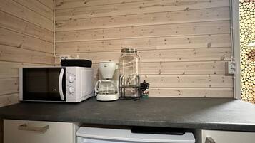 House, Multiple Bedrooms, Garden View | Private kitchen