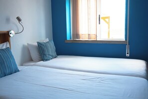 Quadruple Room, Bay View | In-room safe, blackout drapes, free WiFi, bed sheets - Wax Hostel & Apts (Faro)