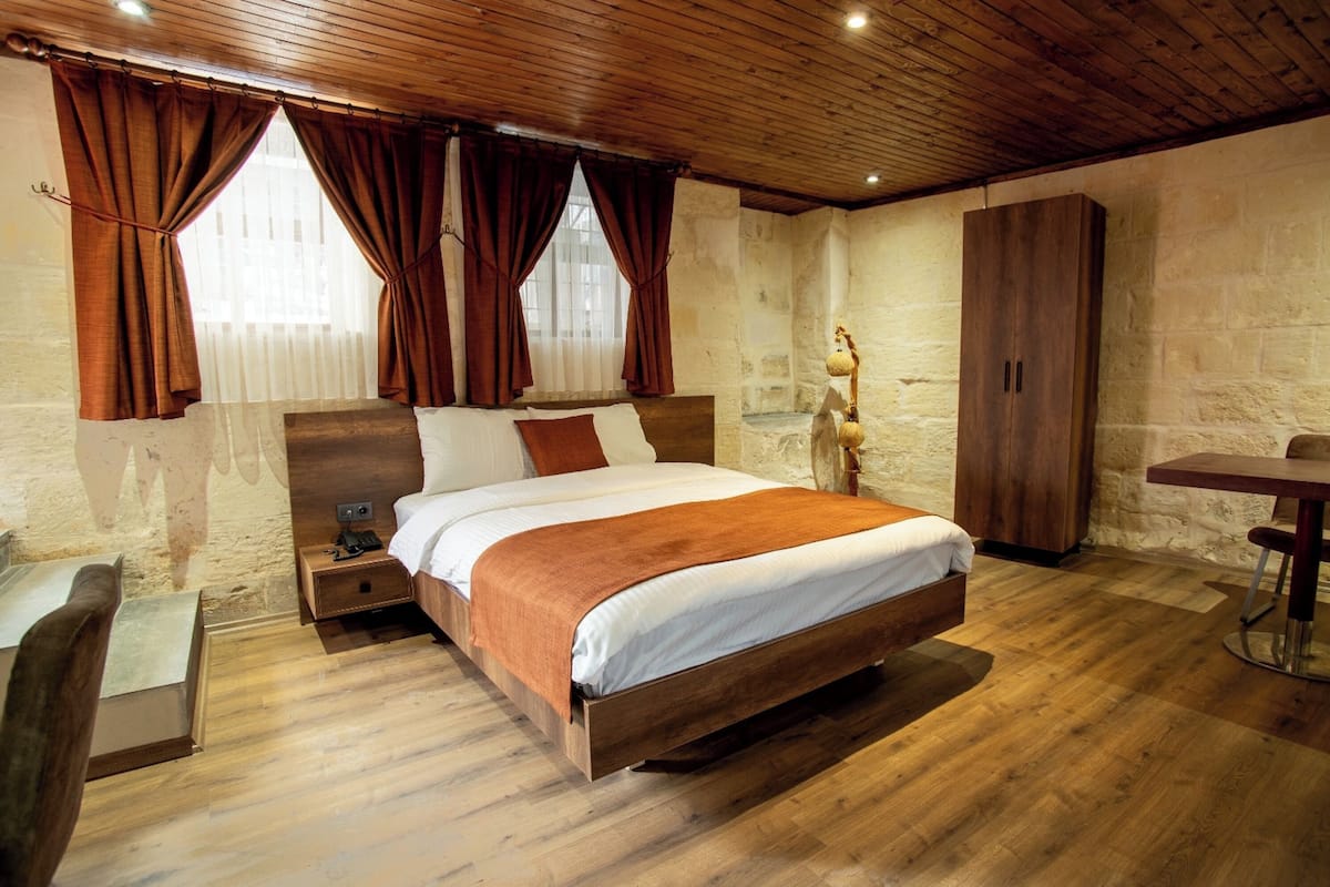 Standard Double Room, Courtyard View | Desk, laptop workspace, free WiFi