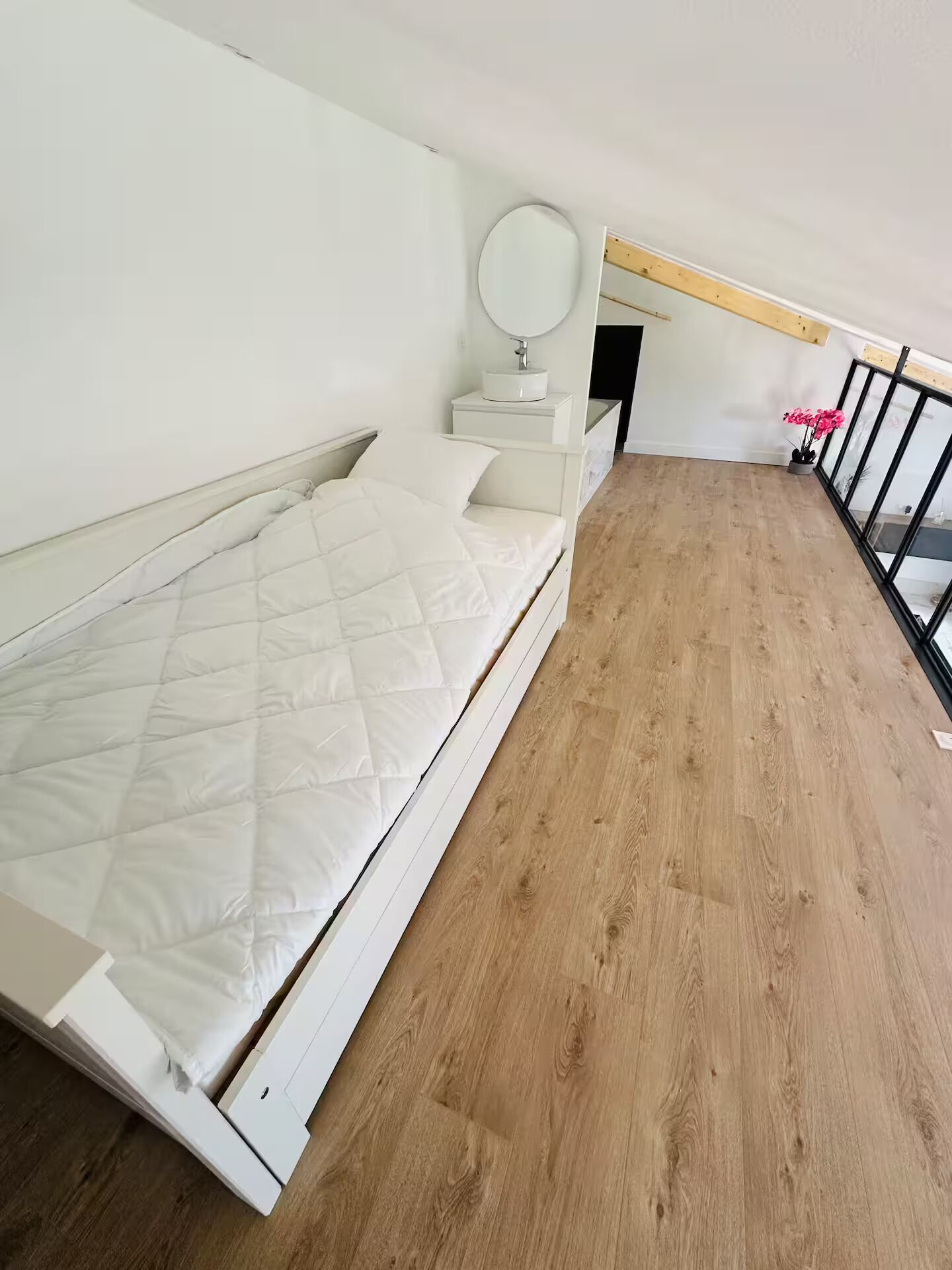 Travel cot, bed sheets