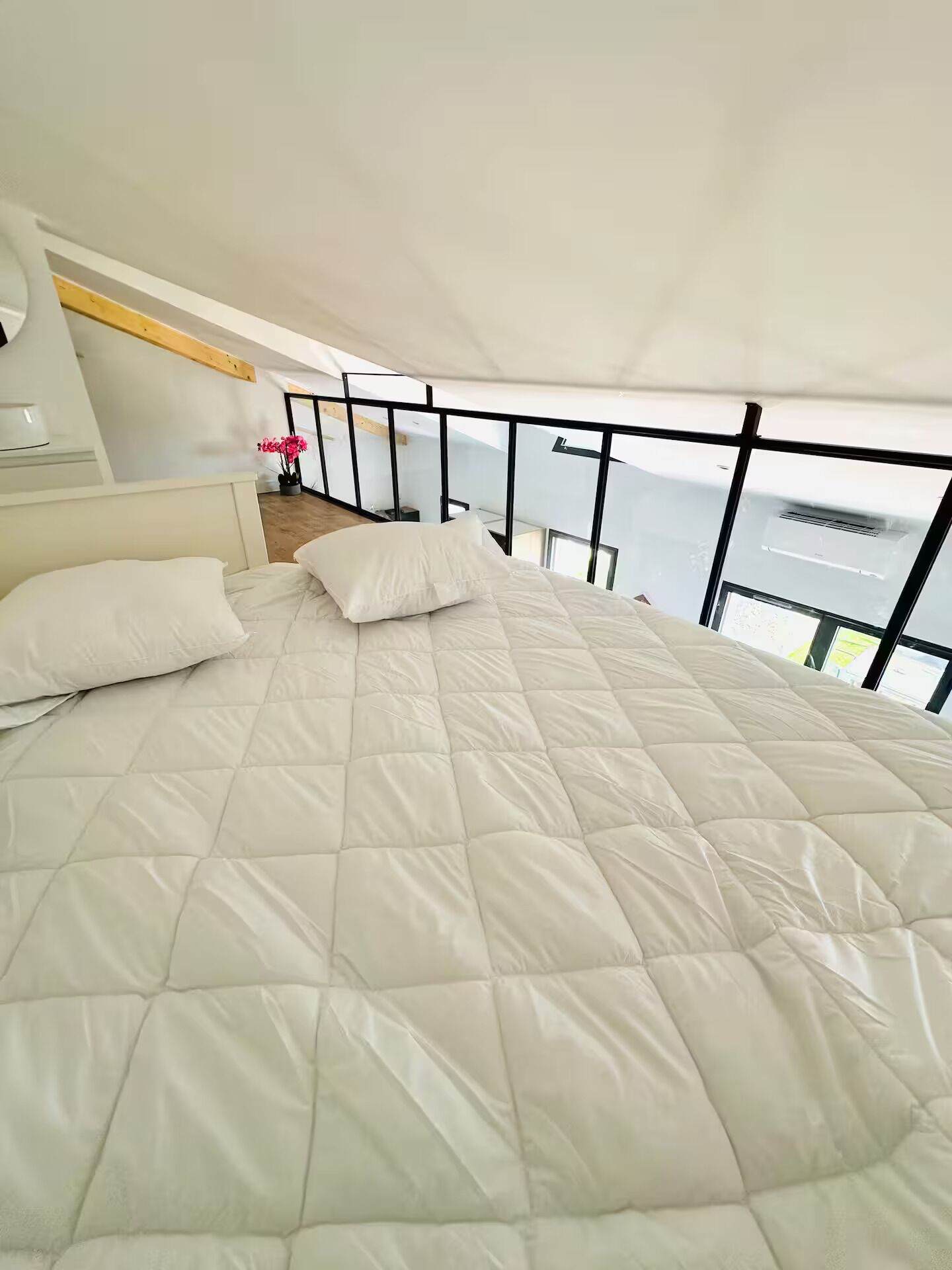 Cuna de viaje y ropa de cama 