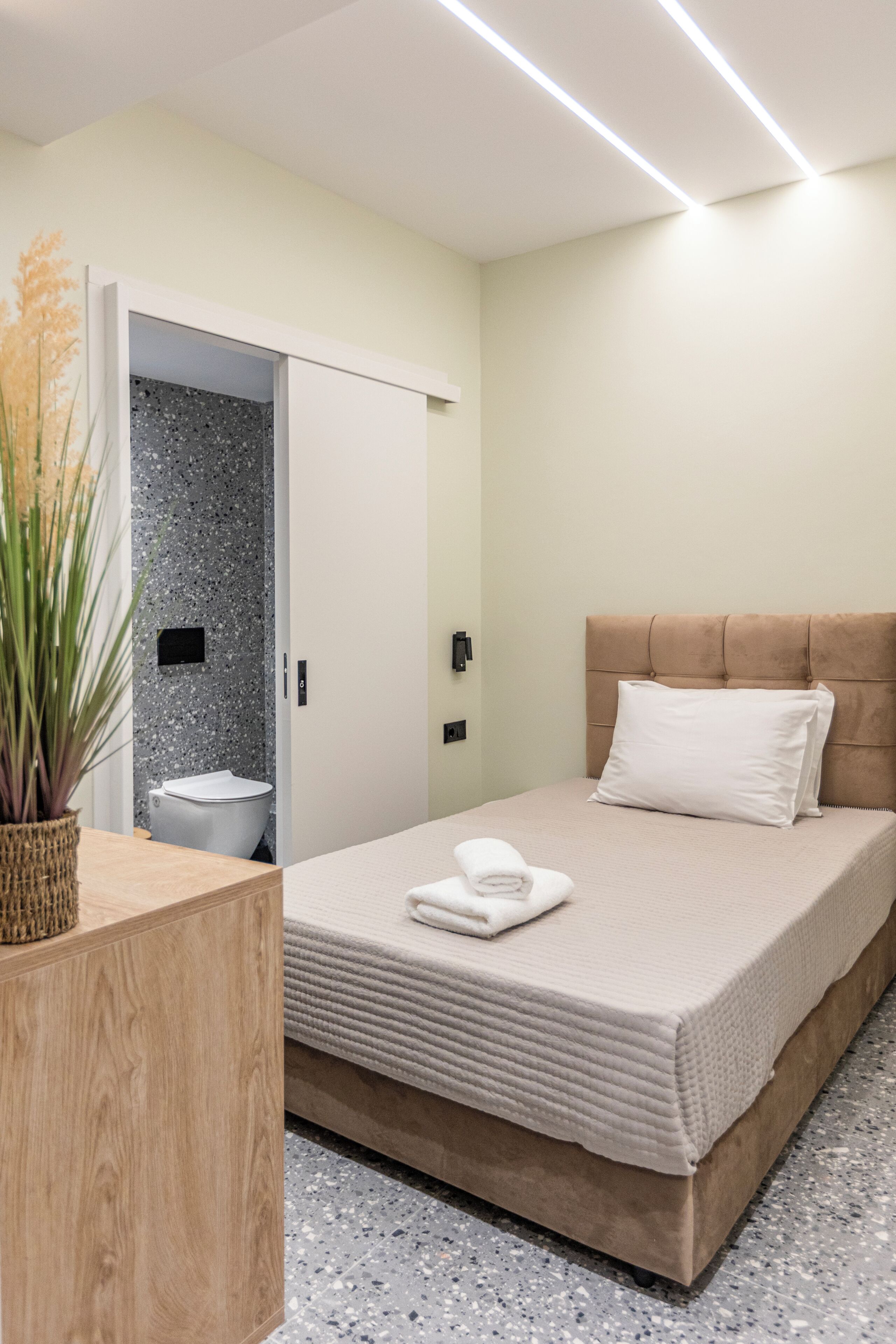 Ropa de cama de alta calidad y minibar 