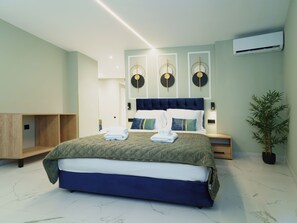 Ropa de cama de alta calidad y minibar 