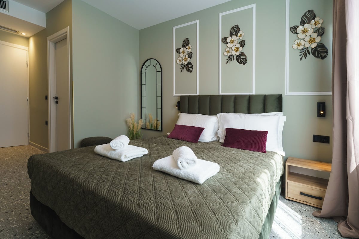 Standard Double Room | Premium bedding, minibar, in-room safe, desk