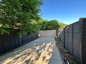 Property grounds - Spacious 5 Bedroom House in Acton Sleeps 10 (London)