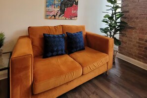 Living area - Stylish 2 Bedroom City Apartment - Free Parking (Leicester)