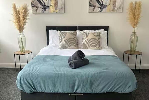 Room - Stylish 2 Bedroom City Apartment - Free Parking (Leicester)