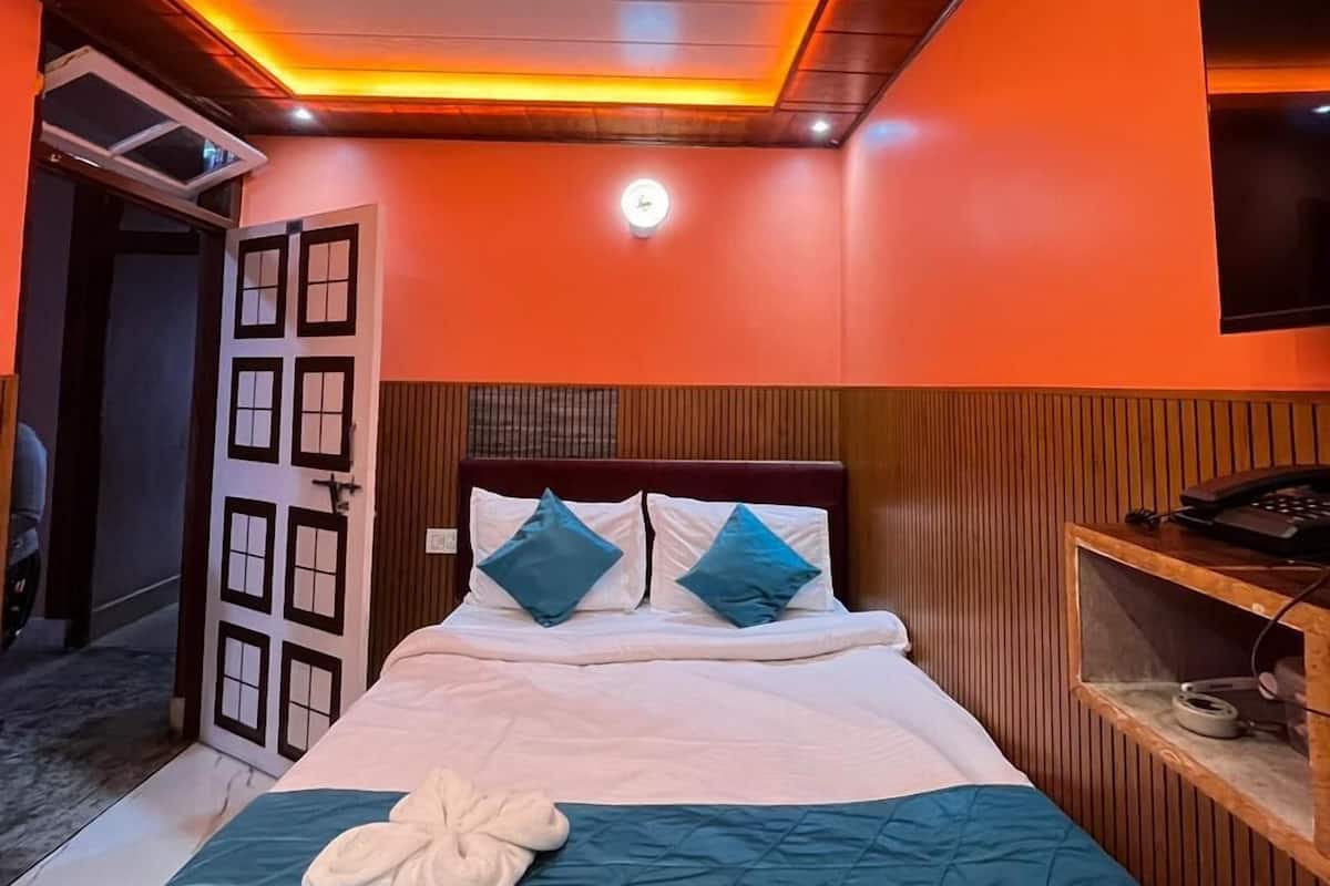 Twin Bed Room | Premium bedding, individually furnished, free WiFi, bed sheets