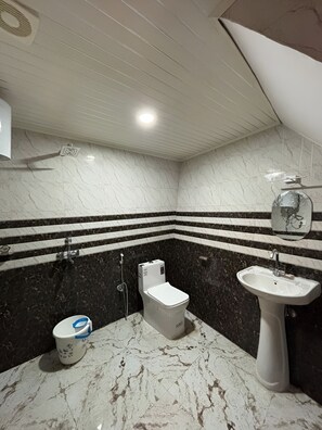 Unclassified image, 3 of 12, button - Himalayan paradise hotel and restaurant  (Darjeeling)