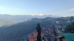 Unclassified image, 4 of 12, button - Himalayan paradise hotel and restaurant  (Darjeeling)