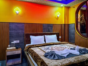 Deluxe Double Room Single Use, Hill View - Himalayan paradise hotel and restaurant  (Darjeeling)