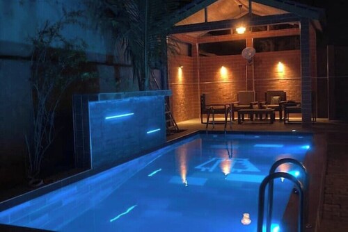 Private suite: bedroom, living room and kitchen near the beach