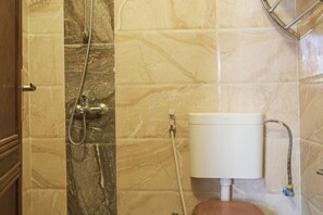 Shower, bidet, towels, soap - Double room with terrace and beach access (M'bour)