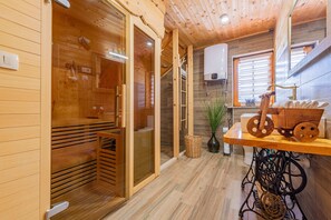 Sauna - Rural home in nature with jacuzzi, sauna and entertainment amenities (Mazin)