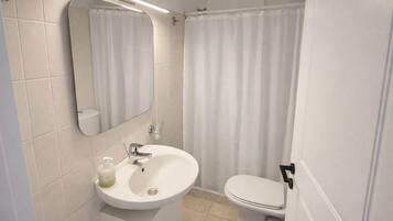 Shower, hair dryer, towels, shampoo