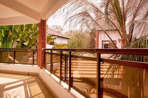 Property grounds - Cosy room with single bed, air conditioning and private balcony (M'bour)