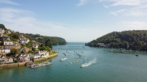 Luxury Dartmouth Townhouse with Pool & Parking
