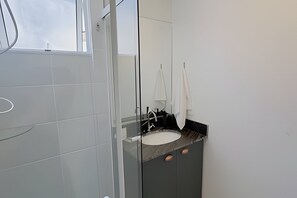 Comfort Apartment | Bathroom - Solarium Beach Club - Apartamento T2.301 (Itapoá)