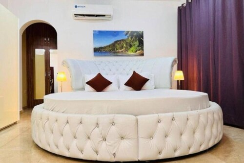 Moon Guest House, your peaceful coastal escape nestled in the heart of Qantab.