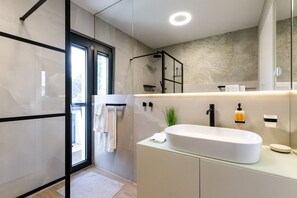 Hair dryer, towels - Luxury Villa Palermo (Vir)
