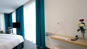 Junior Suite | In-room safe, desk, iron/ironing board, free WiFi