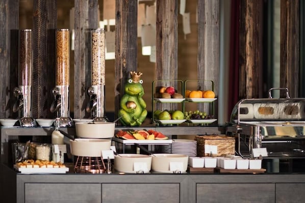 Daily buffet breakfast (EUR 21.00 per person)
