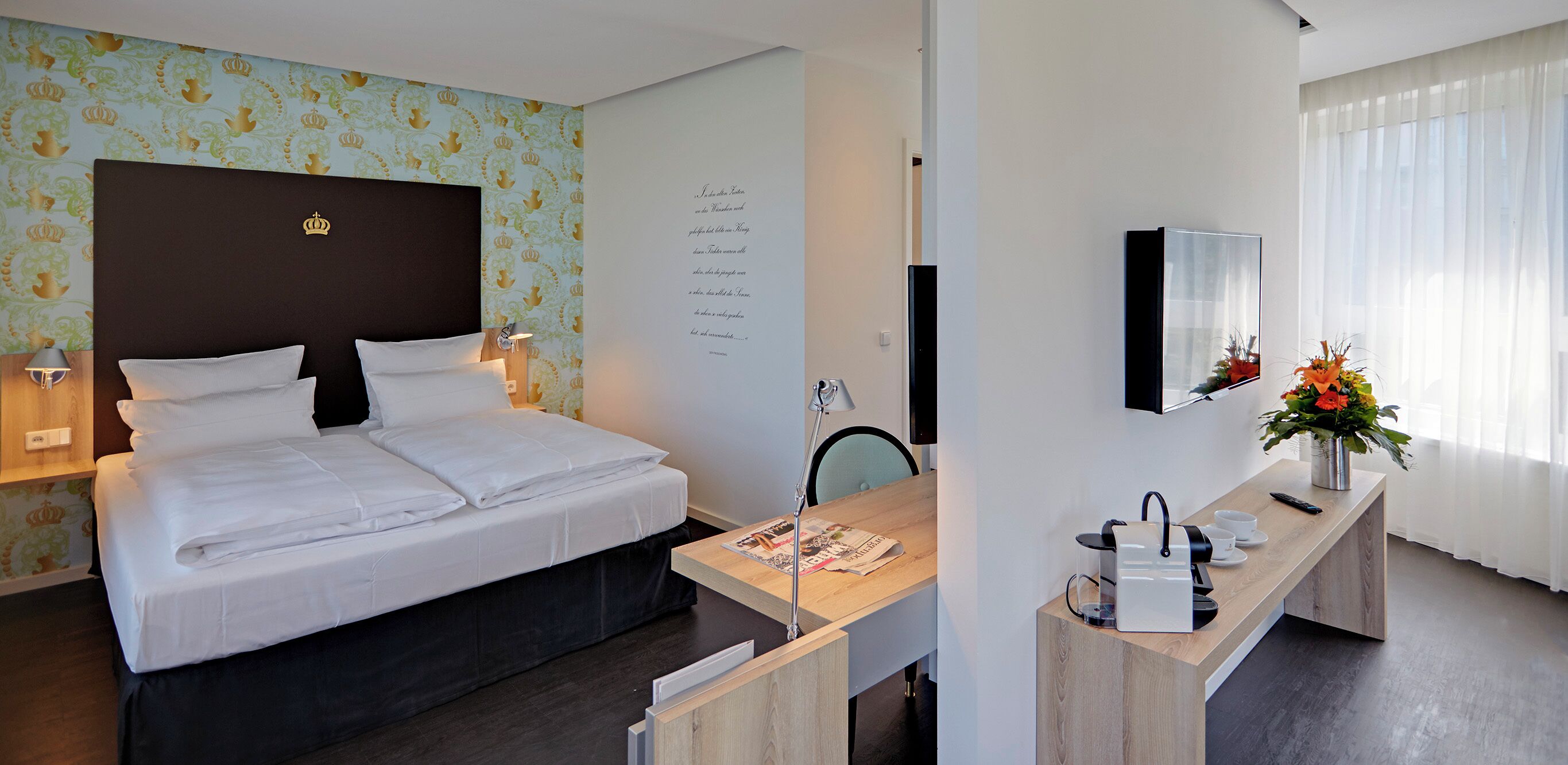 Suite - balkon - byudsigt | Pengeskab på værelset, skrivebord, strygejern/strygebræt, gratis Wi-Fi