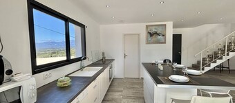 Villa with AC and parking - 6 guests