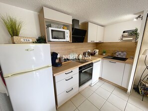 Fridge, microwave, oven, stovetop - Comfortable house in Argelès - 4 guests (Argelès-sur-Mer)
