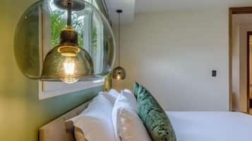 Estudio, 1 cama King size y sofá cama, vista al patio | Caja de seguridad en la habitación y insonorización