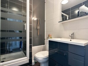Bathroom - Studio in La Palmyre Center - 2 guests (La Palmyre)