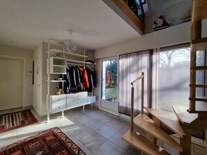 A modern interior with a built-in wardrobe, a staircase, and a large window. - Architect house, pets OK, sea view - 8 guests (Sarzeau)