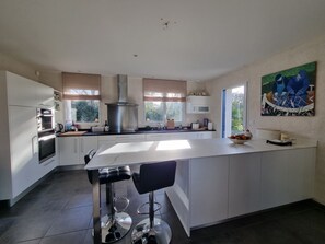 Fridge, microwave, stovetop, dishwasher - Architect house, pets OK, sea view - 8 guests (Sarzeau)