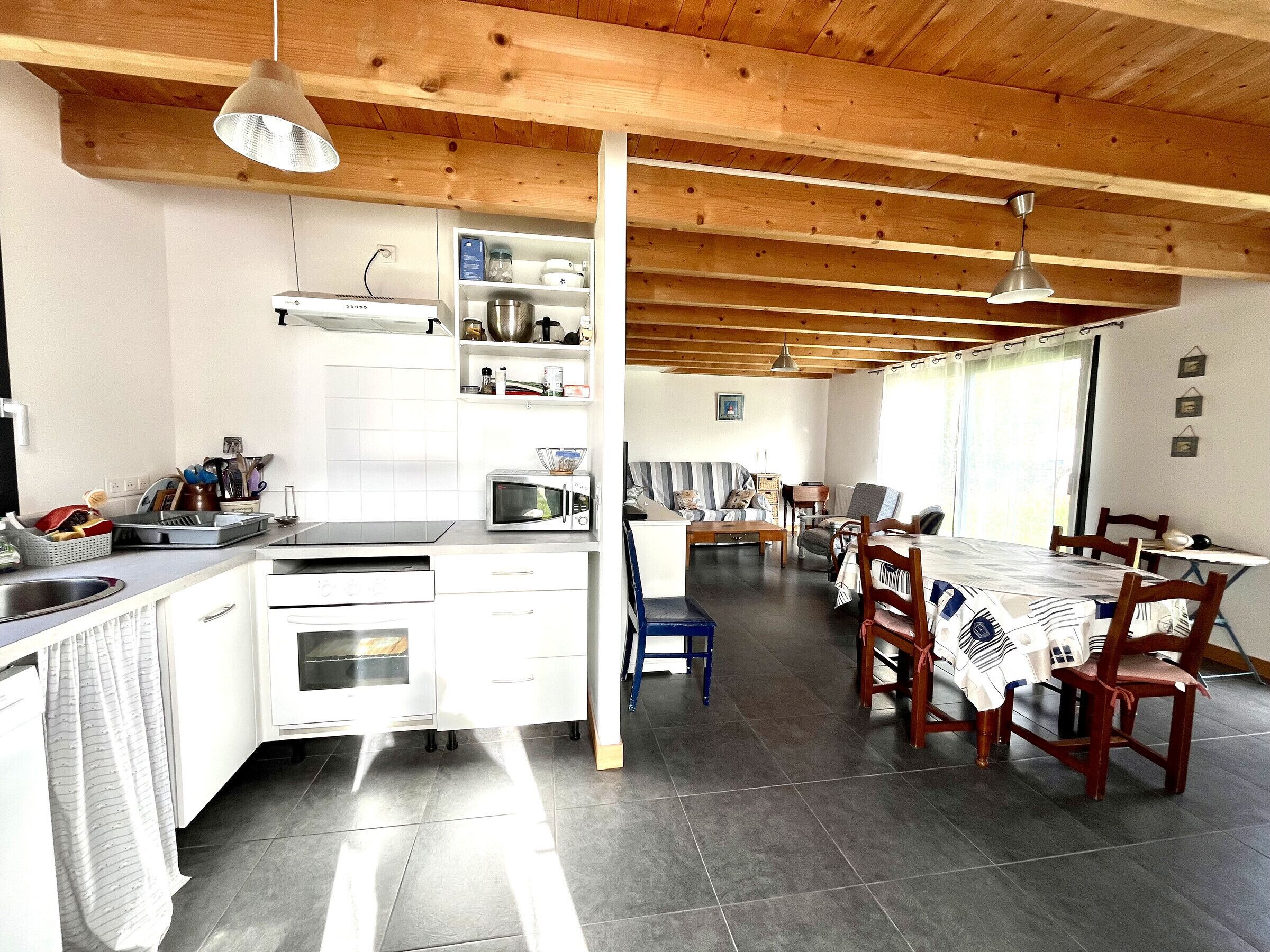 雪櫃、微波爐、焗爐、爐具