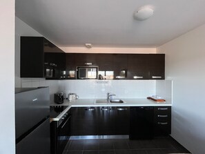 Fridge, microwave, oven, stovetop - Cozy apartment city center, pets welcome - 6 guests (La Teste-de-Buch)