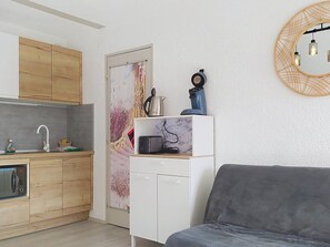 TV - Cozy T2 for 4 with A/C & Garage (Bormes-les-Mimosas)