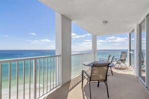 Outdoor dining - Can't Beat the Views from ST 1111 with Seasonal Beach Svc for 2 (Destin)